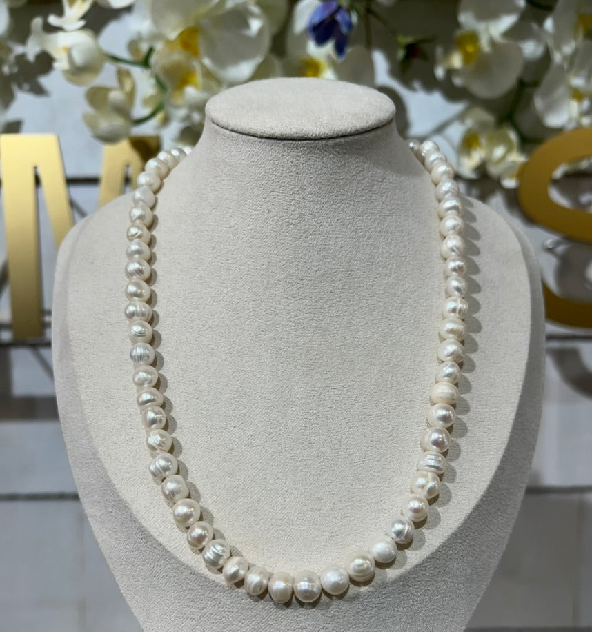 Classy Pearl Necklace